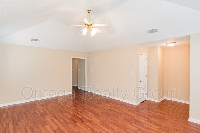 Building Photo - 118 Cedar Bend Dr