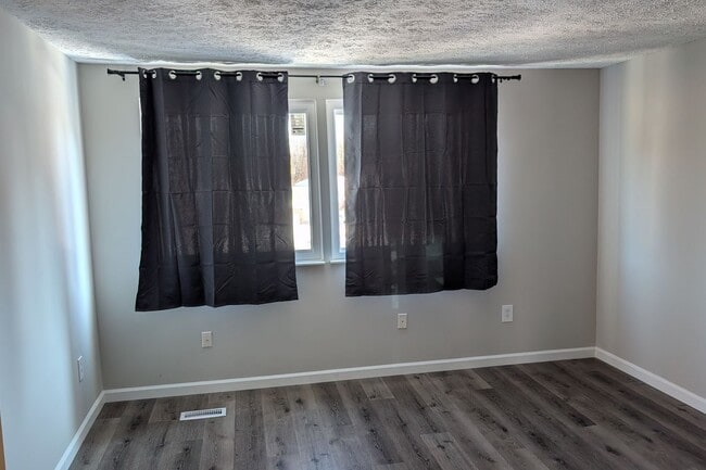 Building Photo - ABINGDON - LAUREL VALLEY 3 BDRM TOWNHOUSE