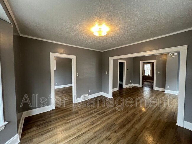 Building Photo - 10006 Lamontier Ave