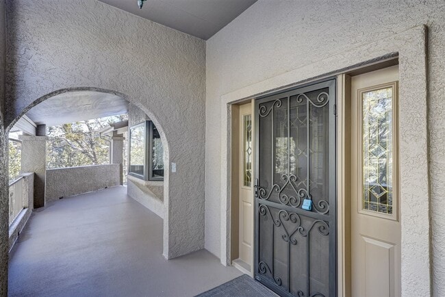 Building Photo - Executive Home in The Ranch - 4 bed 3 bath