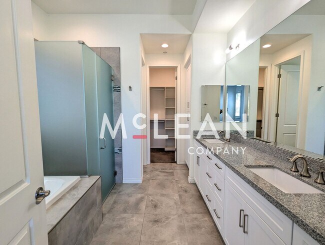 Building Photo - Luxury Desert Living in Desert Princess Co...