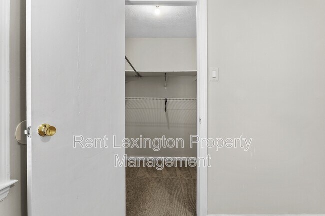 Building Photo - 3352 Hartston Dr
