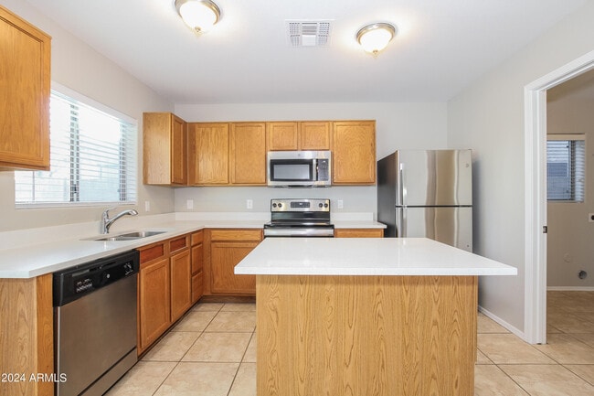Building Photo - 2239 E Paraiso Dr