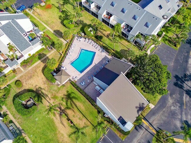 Building Photo - 1605 S US HIGHWAY 1