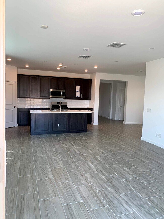 Building Photo - 79 N 197th Dr