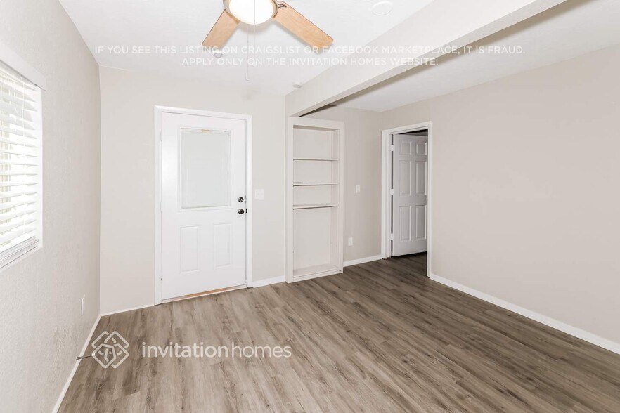 Building Photo - 7125 W Laurel Ln