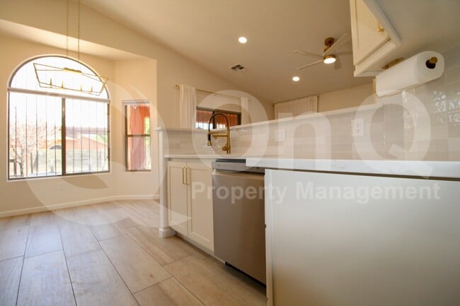 Building Photo - 2353 E Calle Sierra Del Manantial