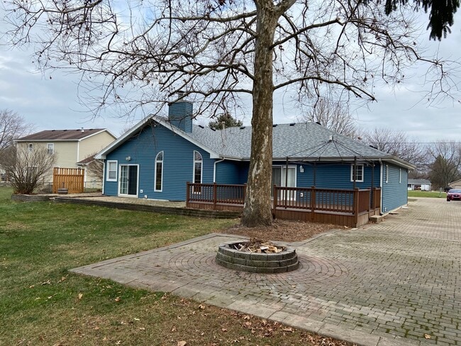 Building Photo - 558 Beachview Dr