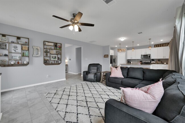 Building Photo - 1127 Littleton Ct