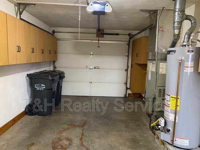 Building Photo - 4106 Mellen Dr