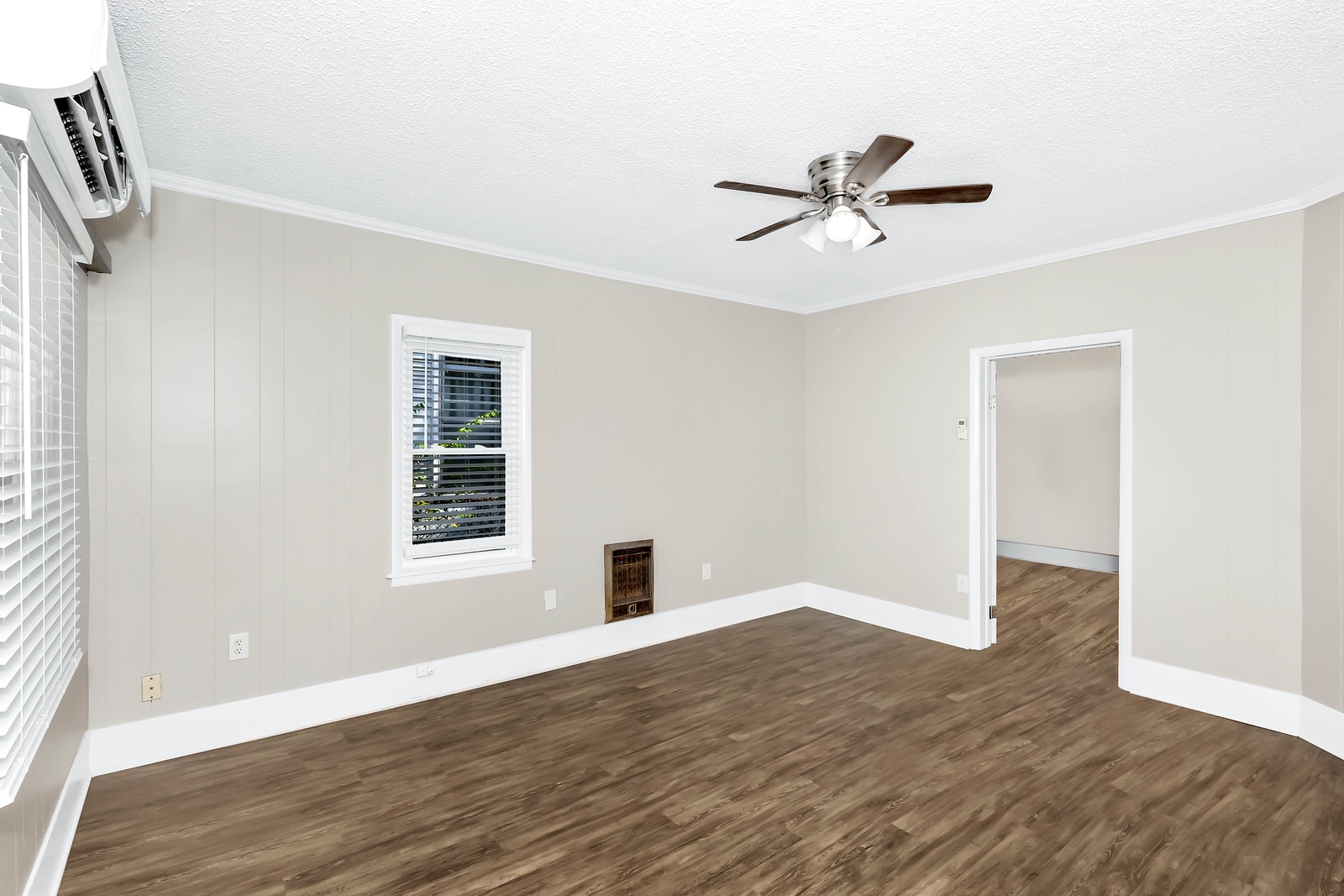 Building Photo - 512 Oshaughnessy Ave NE