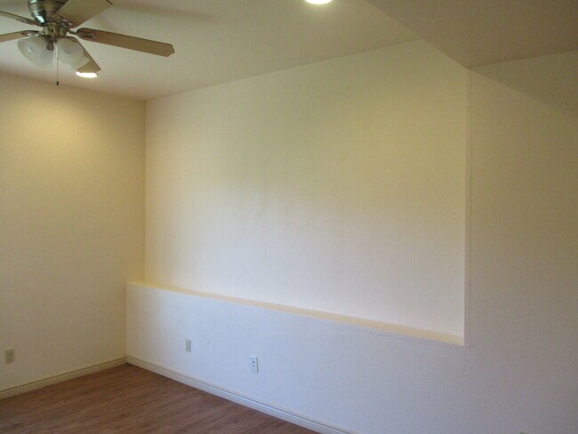 Building Photo - Walkout Basement Apartment - PRICED TO RENT - AVAIL 6/1/26