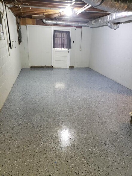 Storage - 124 Airport Rd