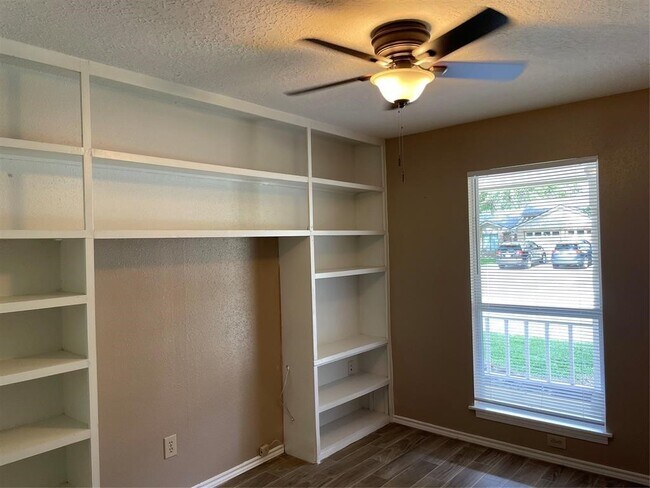 Building Photo - 21311 Meadowhill Dr