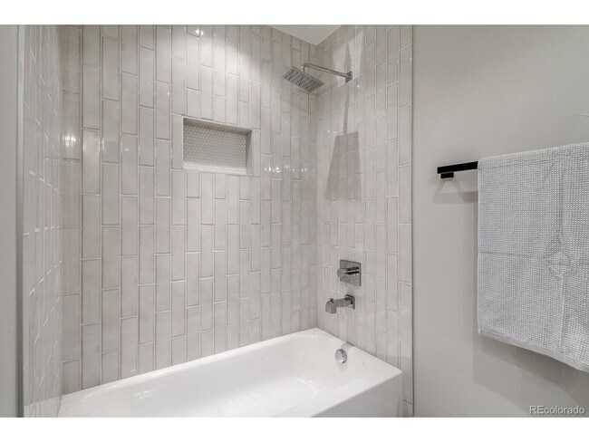 Building Photo - ONE MONTH FREE - Modern 3BR Townhome in Denver