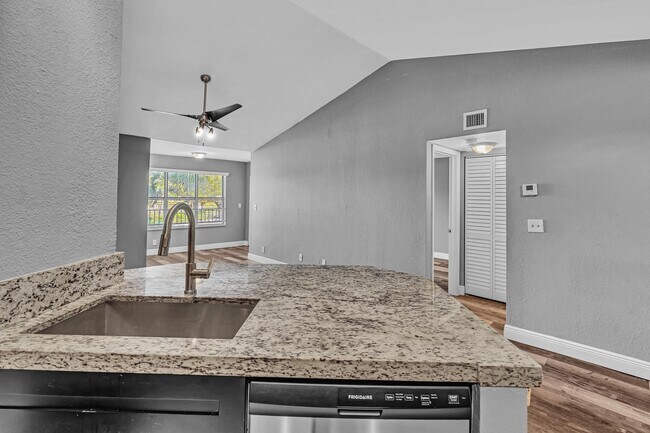 Building Photo - 3300 Pinewalk Dr N