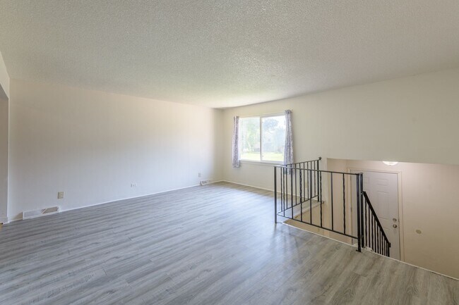 Building Photo - 6124 73rd Ave N