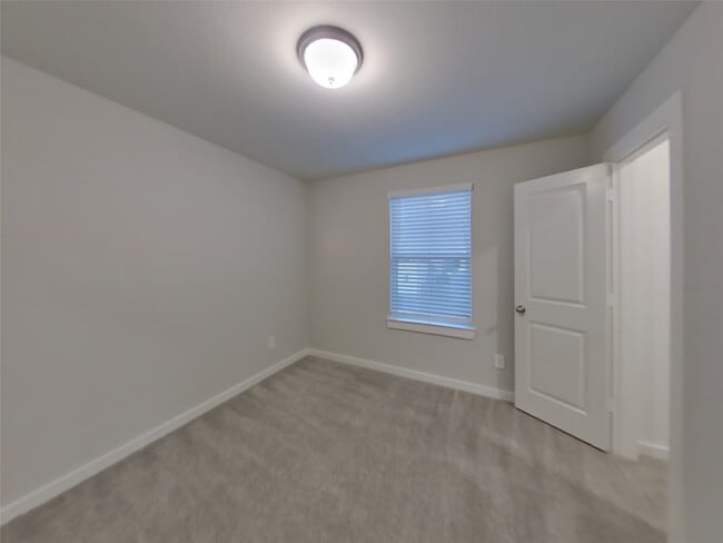 Building Photo - 9835 Willow Creek Commerce Dr