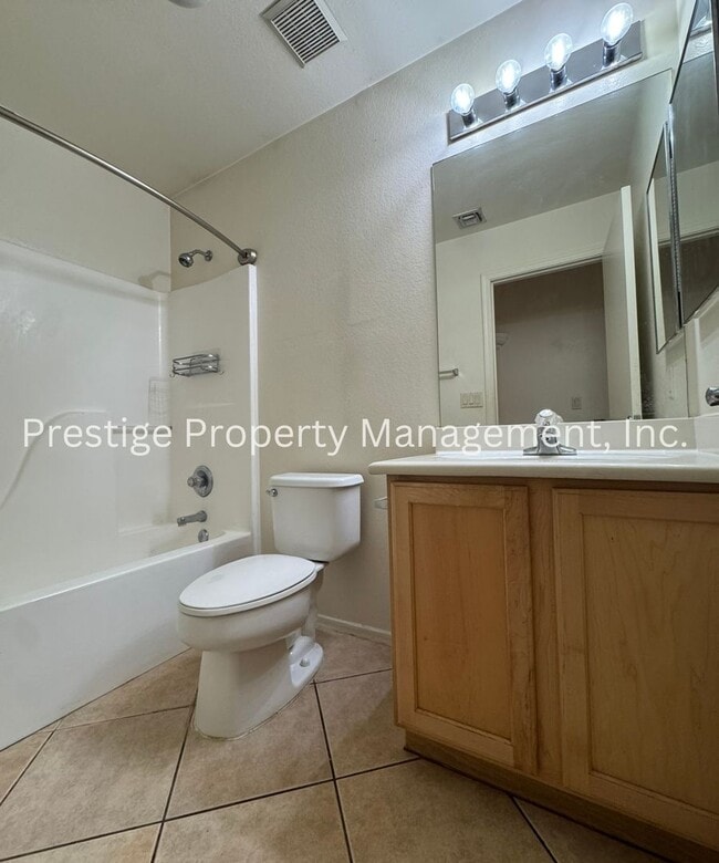 Building Photo - Charming West 2 Bedroom/ 2 Bathroom with a Den is  Waiting For You To Call Home!!