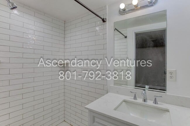 Building Photo - 745 E 3 Fountains Cir
