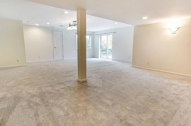 Building Photo - 1236 Kentland Ct