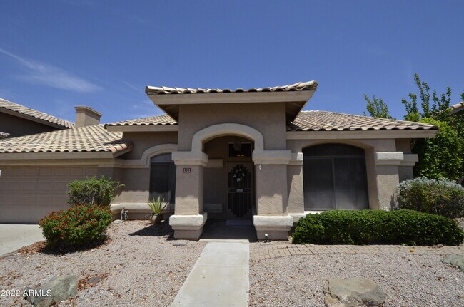 Primary Photo - 1322 E Briarwood Terrace