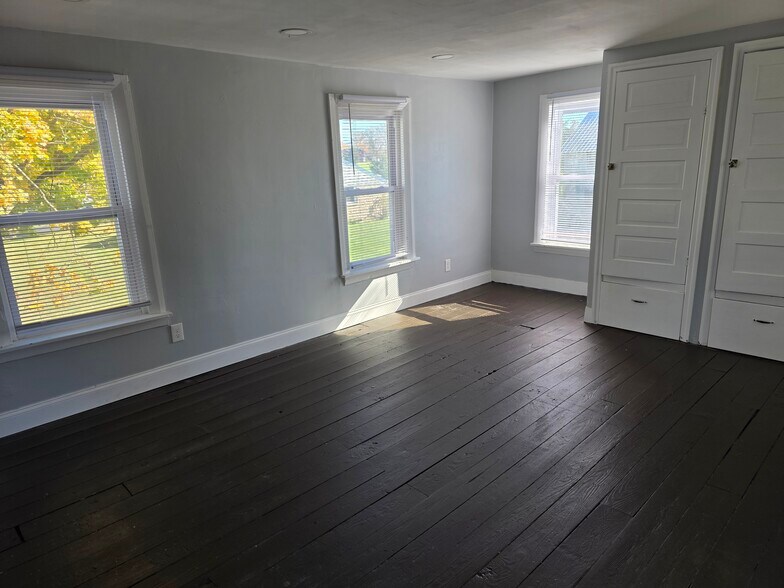 Building Photo - 2215 N Main St