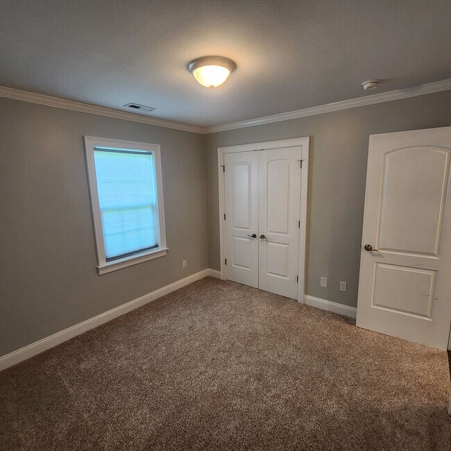 Building Photo - 115 Blue Bird Ln
