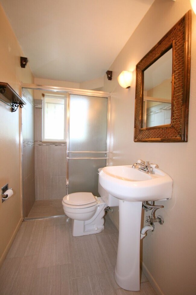 Building Photo - 3 Bedroom Split Level Home Available in South Colorado Springs!