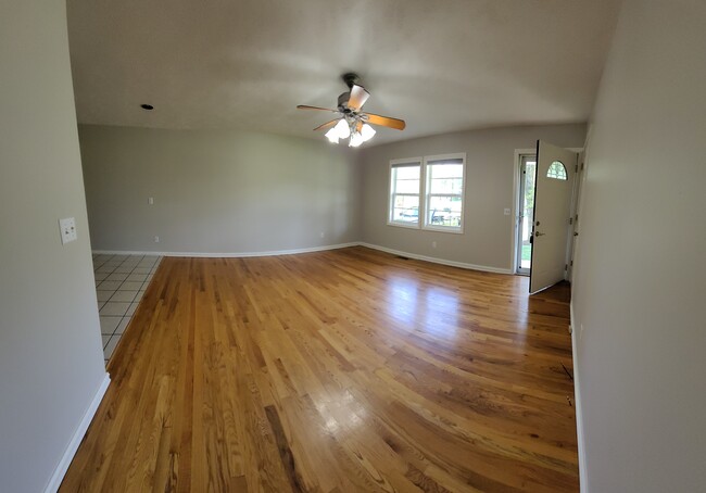 Living Room - 100 Thompson Ln