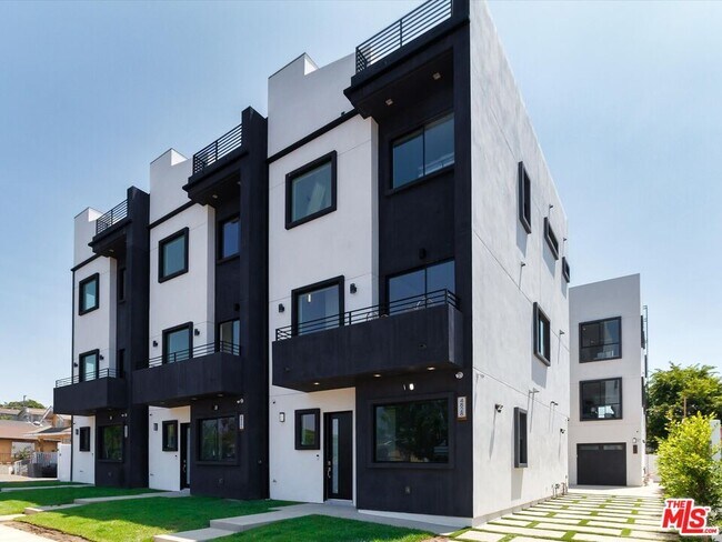 Building Photo - 4830 Pickford St