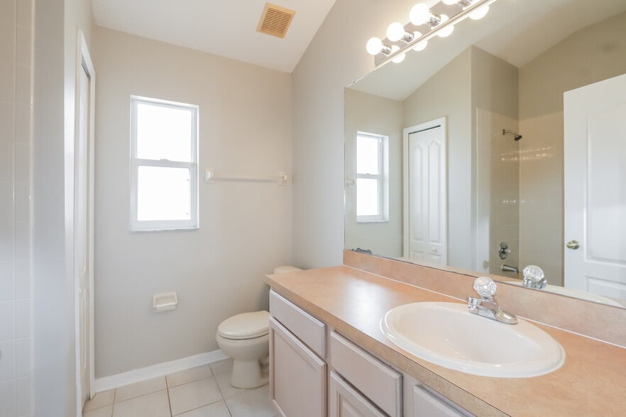 Building Photo - 31248 Shaker Cir