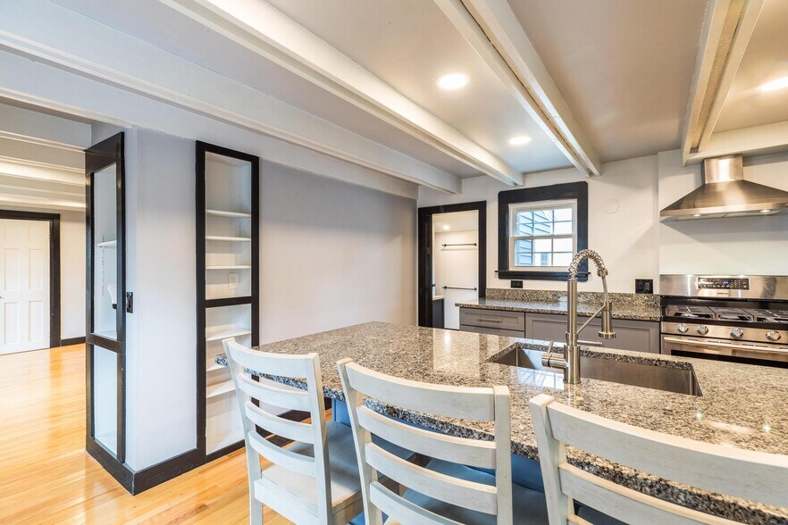 Building Photo - 21 Union St