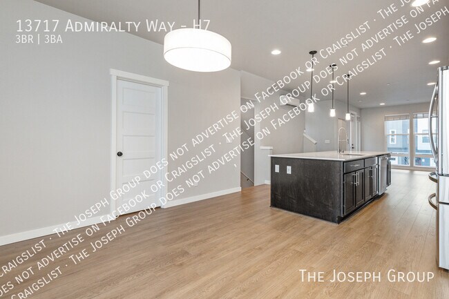 Building Photo - 13717 Admiralty Way