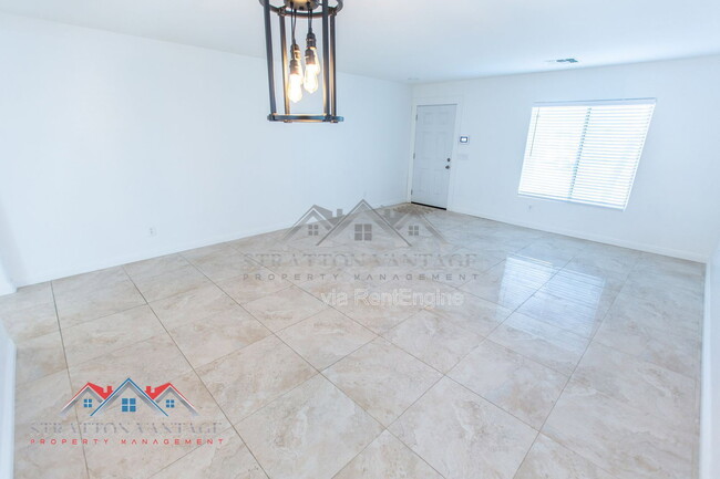 Building Photo - 110 Cholla St