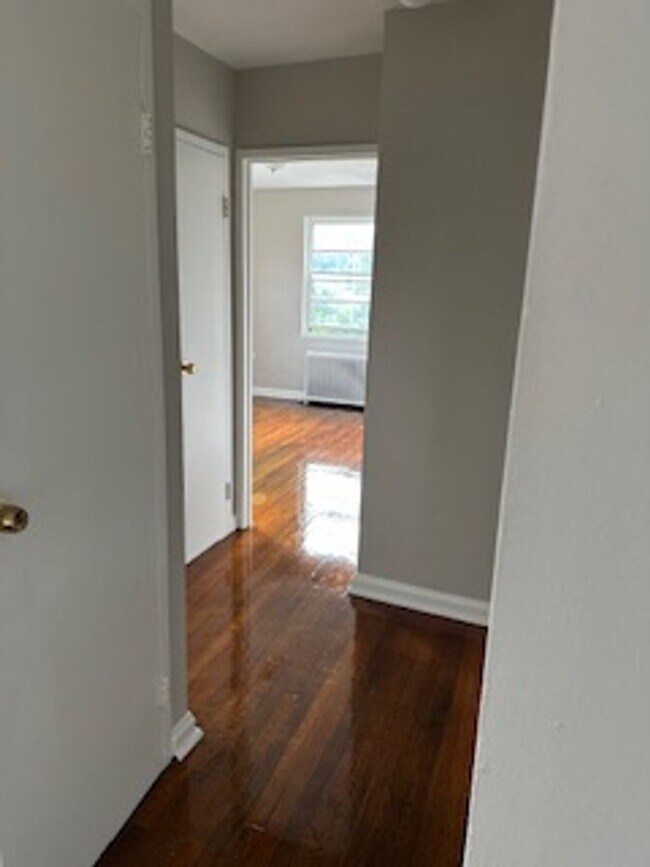 Building Photo - 214 Kenilworth Avenue Northeast