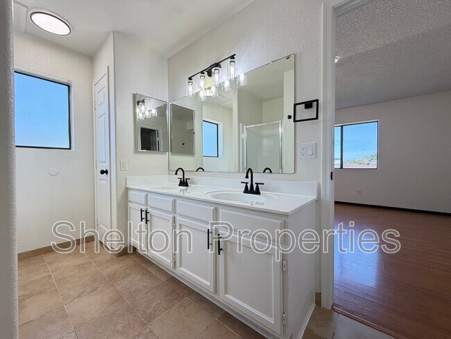 Building Photo - 5239 N 78th Dr