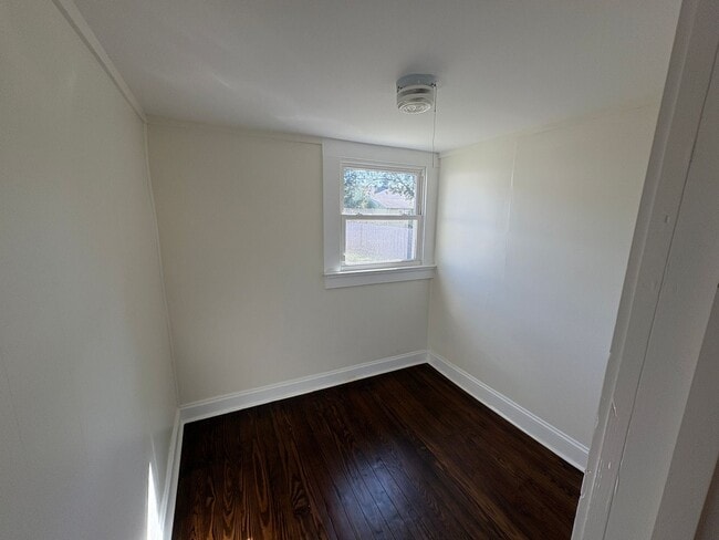 Building Photo - 2/2 Charming Home in West Greenville!