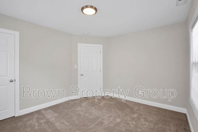 Building Photo - 113 Willborough Ave