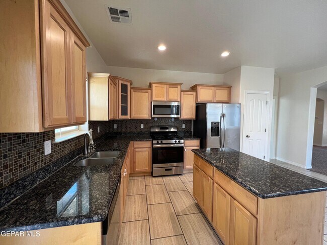 Building Photo - 147 N Manzanita Dr
