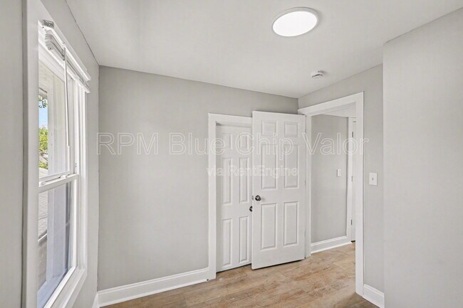 Building Photo - 1710 Lawn Ave