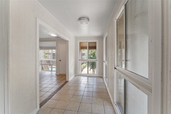 Building Photo - 12633 Memorial Dr