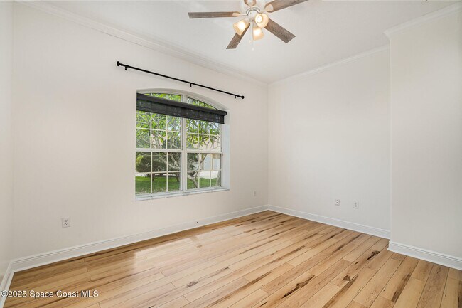 Building Photo - 2415 Grassmere Dr