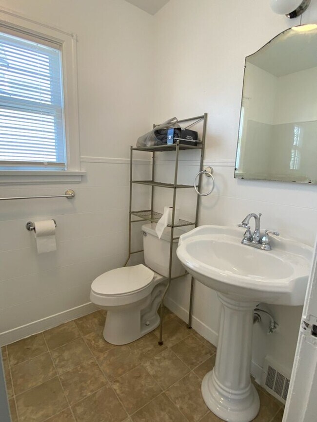 Building Photo - Charming 3 bed/1 bath home in Wenatchee!