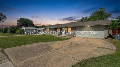 Building Photo - 2613 Fairbrook St