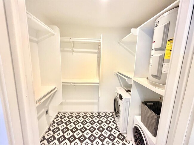 Building Photo - 201 Academy Dr