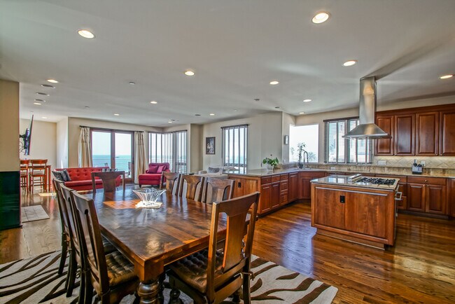 Building Photo - 308 Gull St