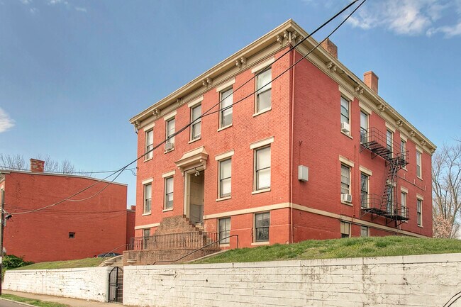 Building Photo - 416 Emma St