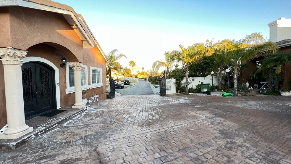 Building Photo - 17858 Sidwell St