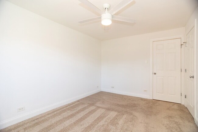 Building Photo - 2622 W Catalpa Ave